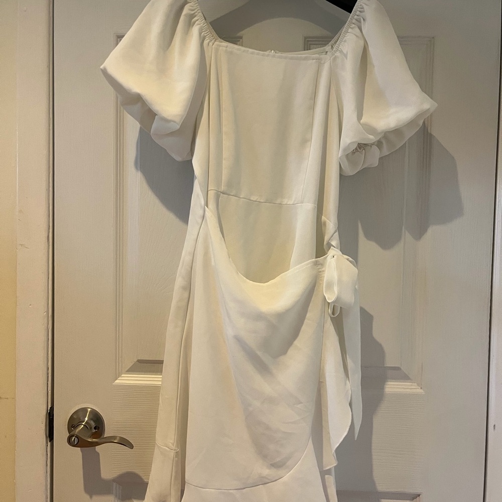 Elegant White Puff-Shoulder Dress